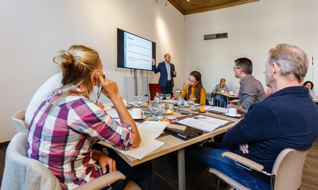 “Als mensen overal lezen en horen hoe goed jij bent in je vak, zal prijs geen issue zijn. Daarom is een juiste positionering cruciaal voor elke kmo”