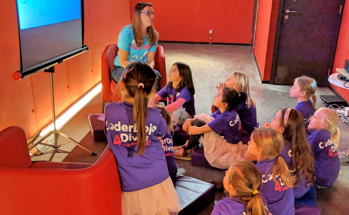 Belgische CoderDojo coach richt eigen onderwijsinitiatief op: “We moeten jongeren niet alleen laten consumeren, maar ook laten creëren”