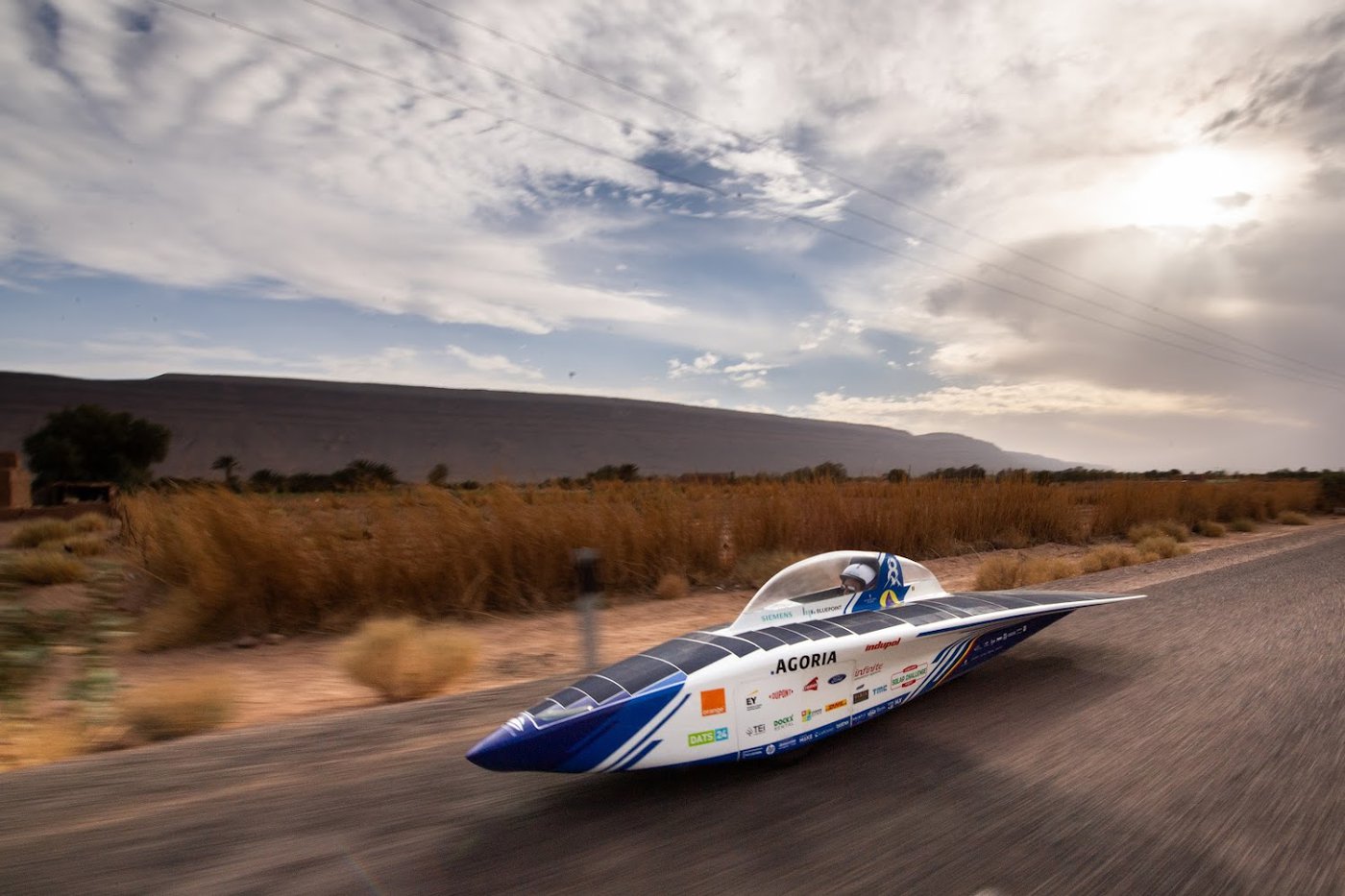 Belgische zonnewagen wint eerste etappe van loodzware Solar Challenge