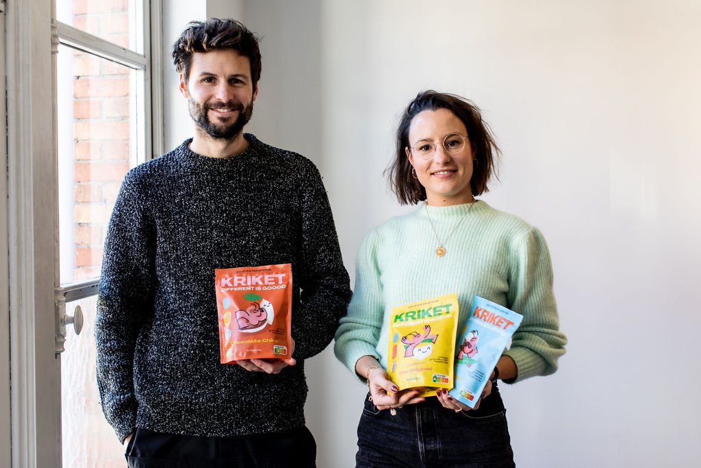Brusselse start-up valt in de smaak met insectensnacks: “Wij geloven rotsvast in de omslag naar krekels eten”