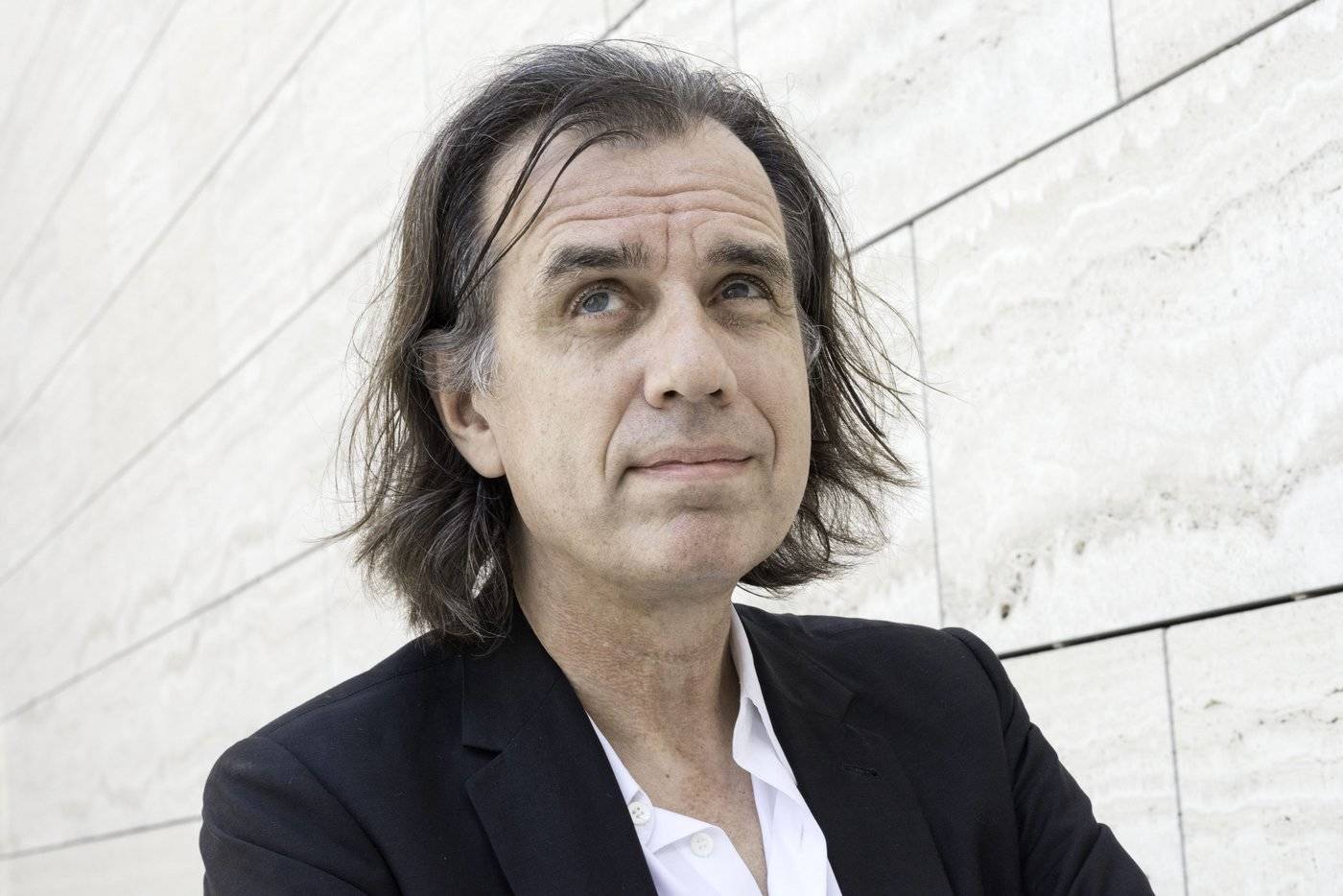 De nieuwjaarswensen van Dirk De Wachter: “Het geheugen van de mens is kort. Maar ik mag toch hopen dat de nood aan nabijheid ons bijblijft”