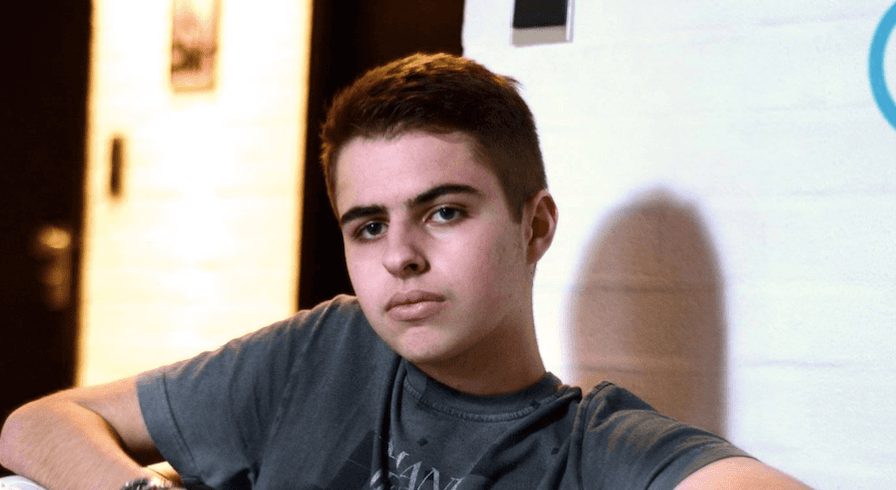 Deze 18-jarige automatiseert FAQ-pagina’s via chatbots: “Het leven buiten het onderwijs kan ook een goede leerschool zijn”