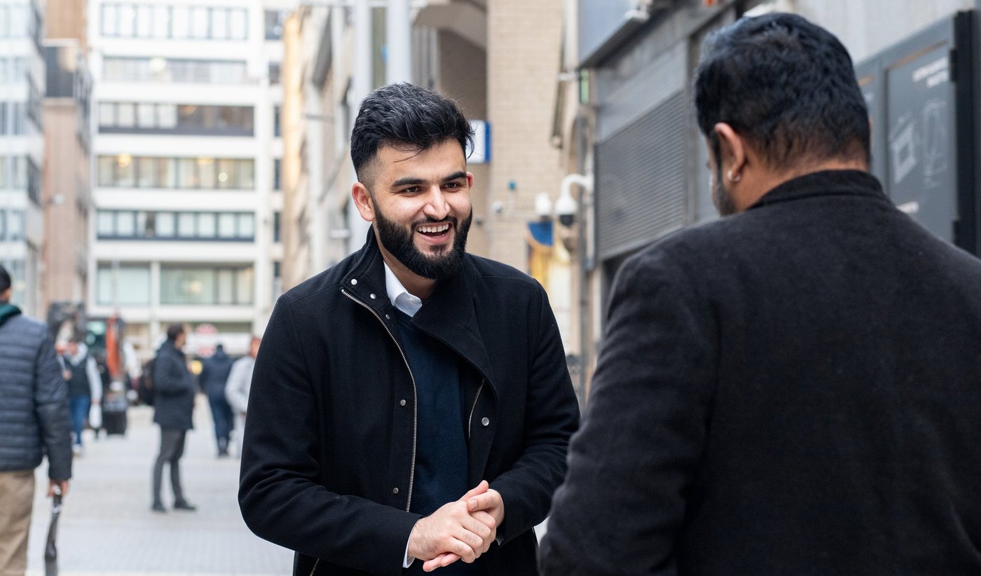 Deze Afghaanse oorlogsvluchteling maakt zijn ondernemersdroom waar: “Soms moet je gewoon koppig zijn”
