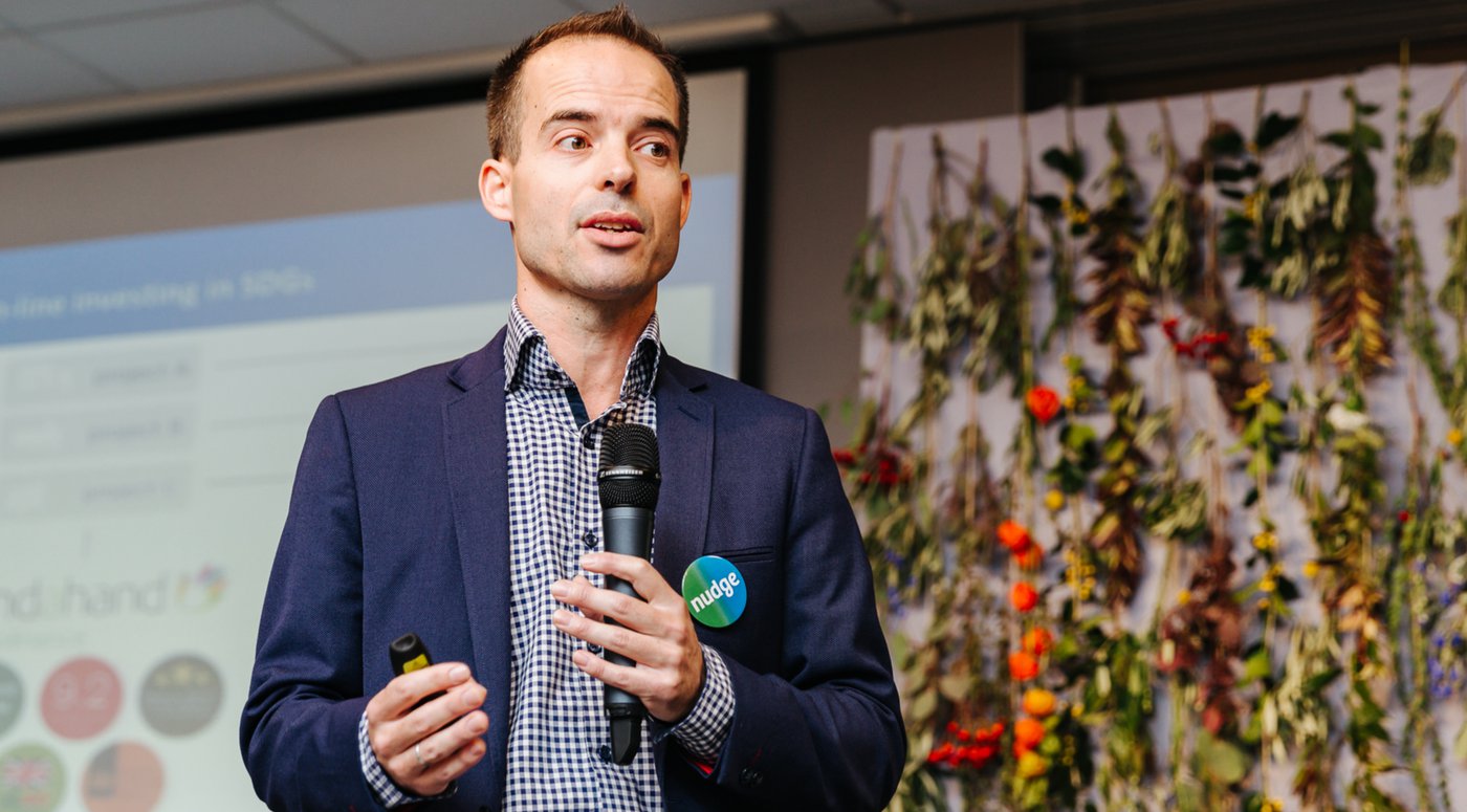 Deze Nederlander keert de rollen radicaal om: succesvolle Afrikaanse ondernemers pakken de epidemie van burn-outs in België aan