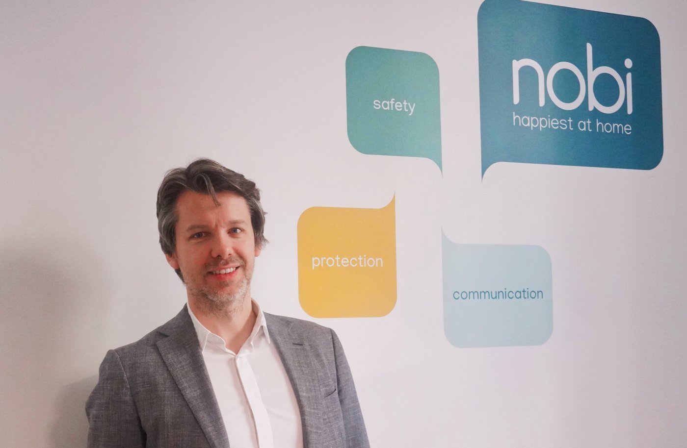 Deze SilverTech start-up uit Antwerpen helpt senioren met slimme lamp: “Een goede investeerder laat je geen geld maar tijd winnen”