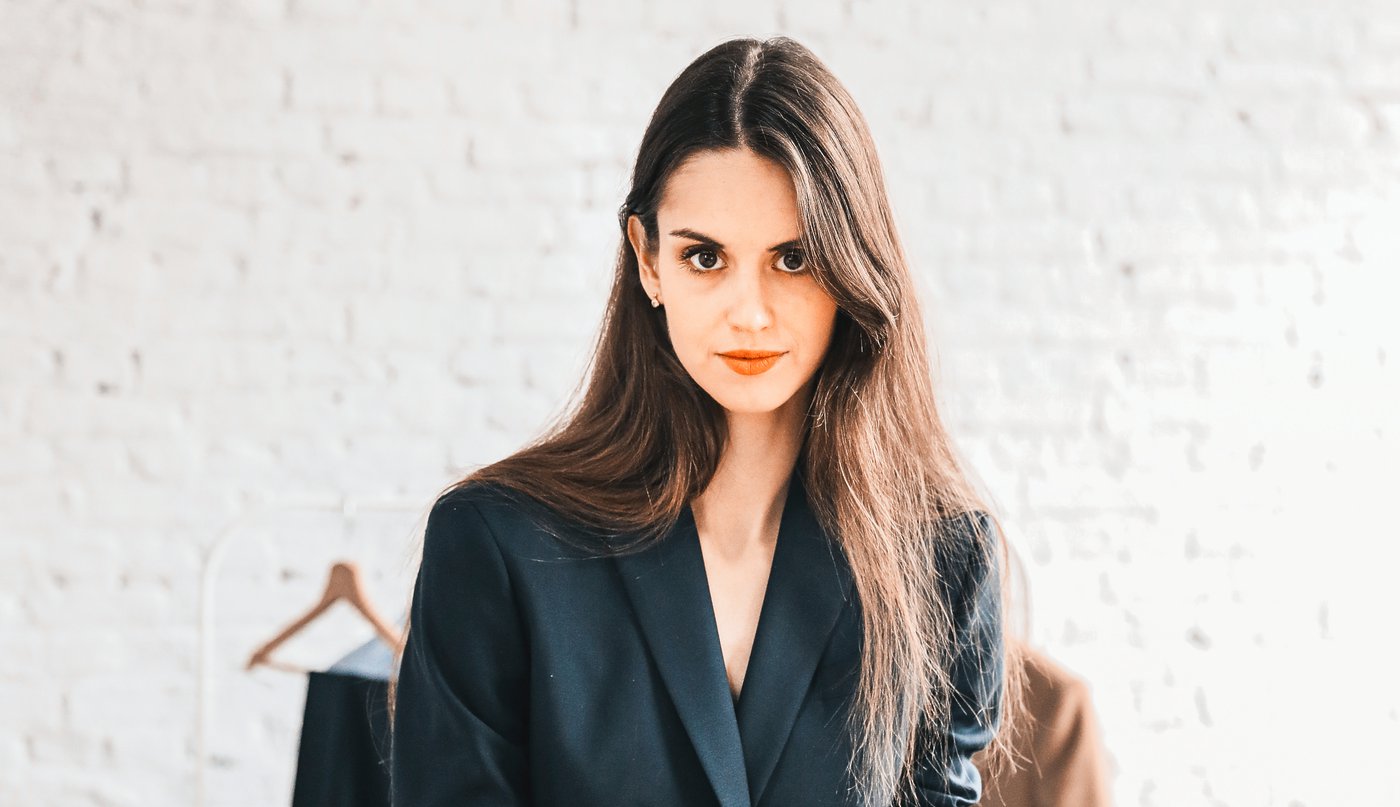 Deze voormalige juriste zet work fashion op de kaart: “Draai of keer het hoe je wil, wij vrouwen worden nog altijd op ons uiterlijk beoordeeld”