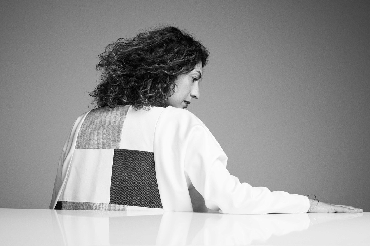 Dorsa Mohadjerin over haar slow fashion label: “Het mooie aan Atelier Minimalist is dat het kleinschalig en intiem blijft”