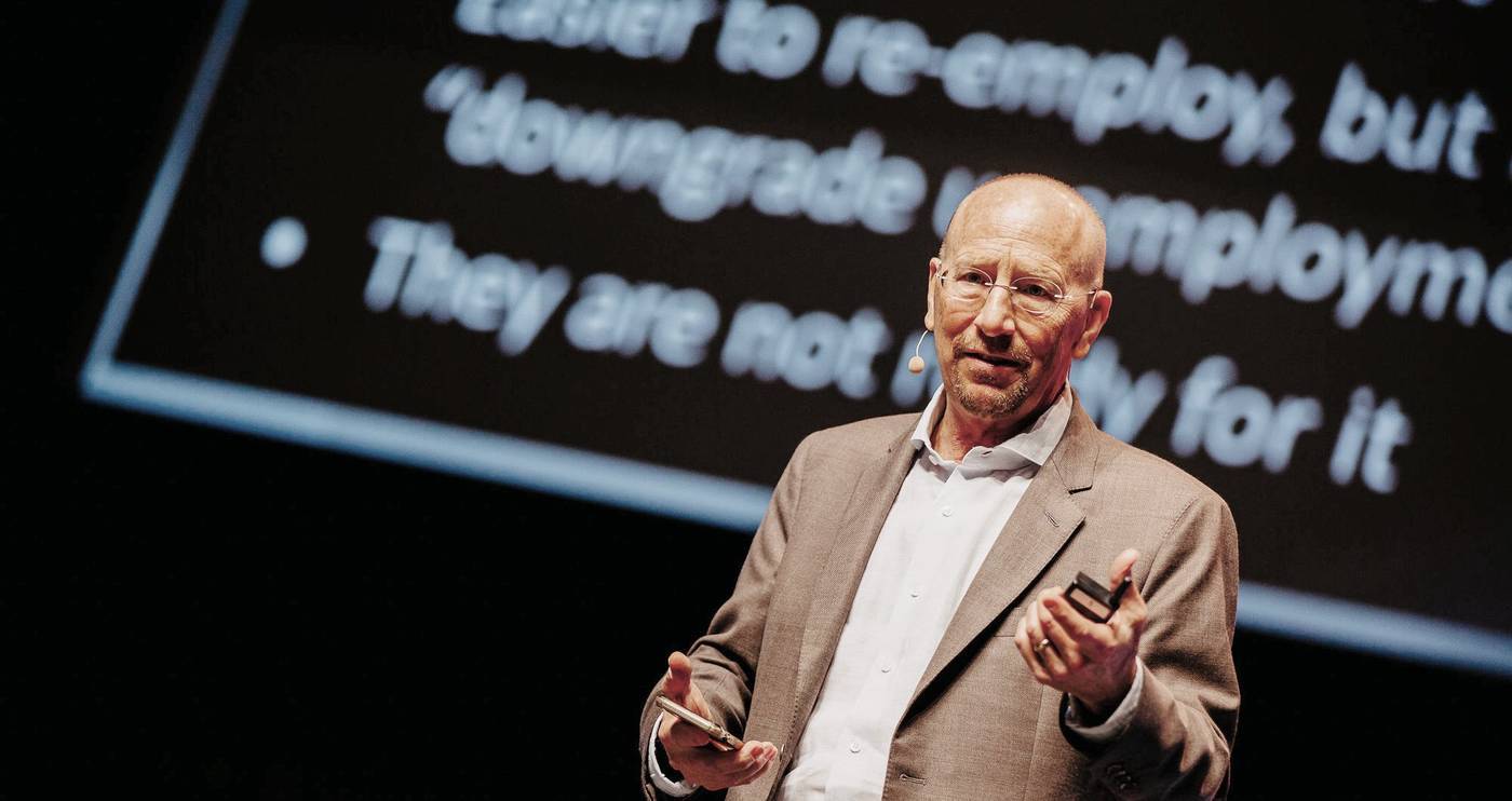 “Heel veel mensen zijn vandaag kwaad. En die woede richt zich ofwel op migranten, ofwel op globalisatie. Nu komt daar een nieuwe zondebok bij: technologie”