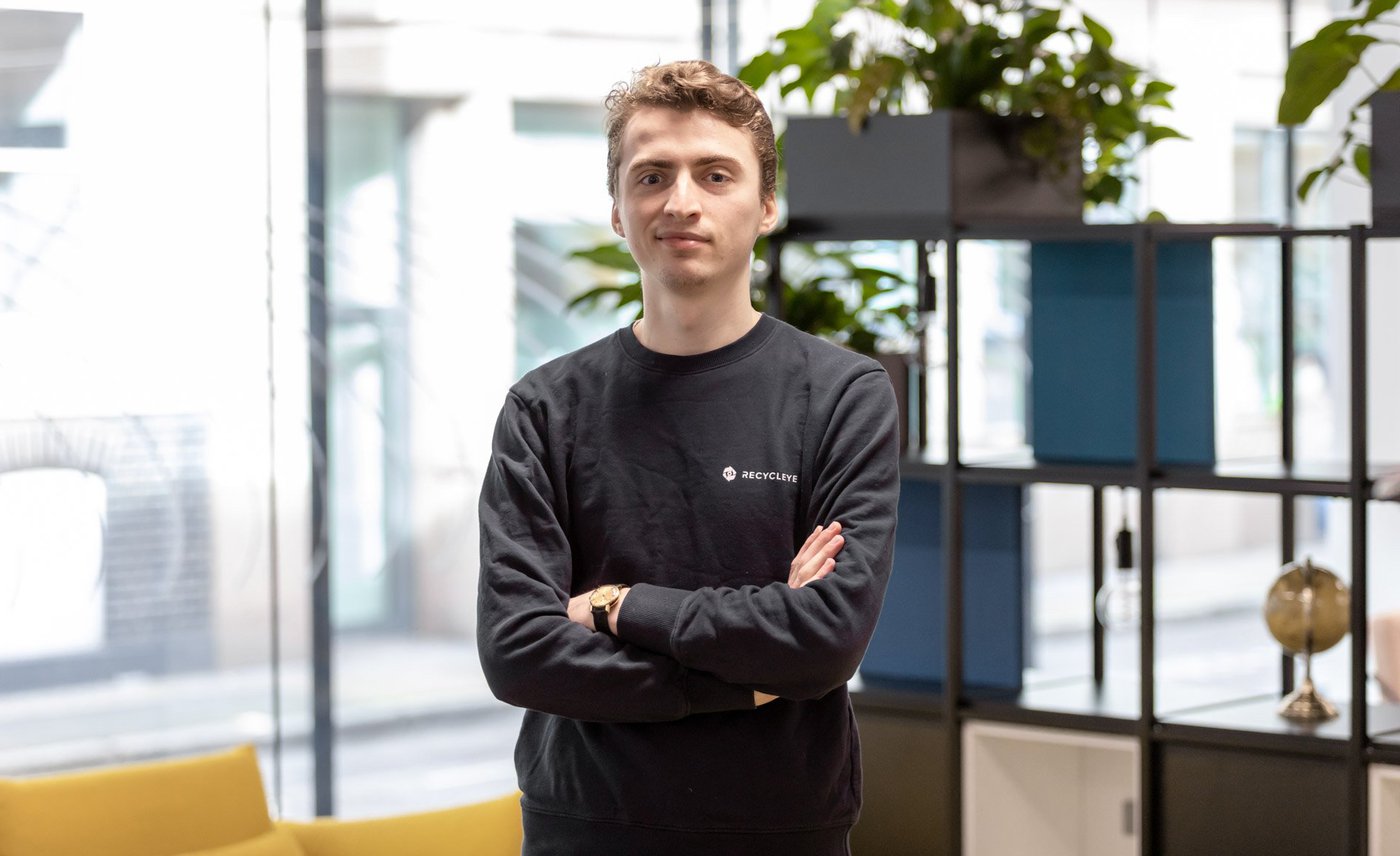 Hoe deze jonge Belg met een slimme afvalsorteerder de wereld verovert: “Met je voeten in de modder staan, mag je als ondernemer niet afschrikken”