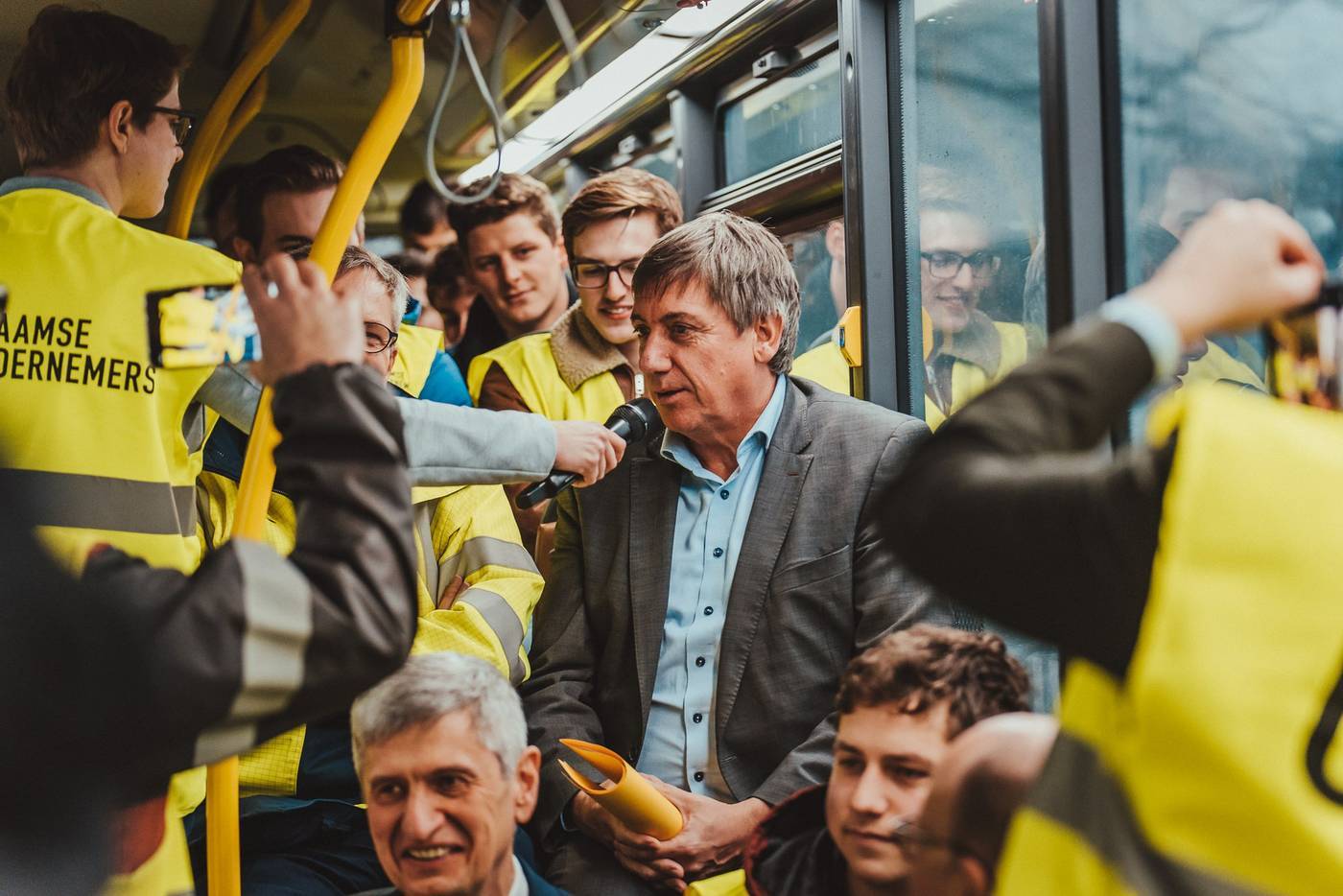 Met Jan Jambon op duurzaamheidstoernee: “Door jongeren te laten zien wat de impact van deze bedrijven is, richten we onze blik op de toekomst”