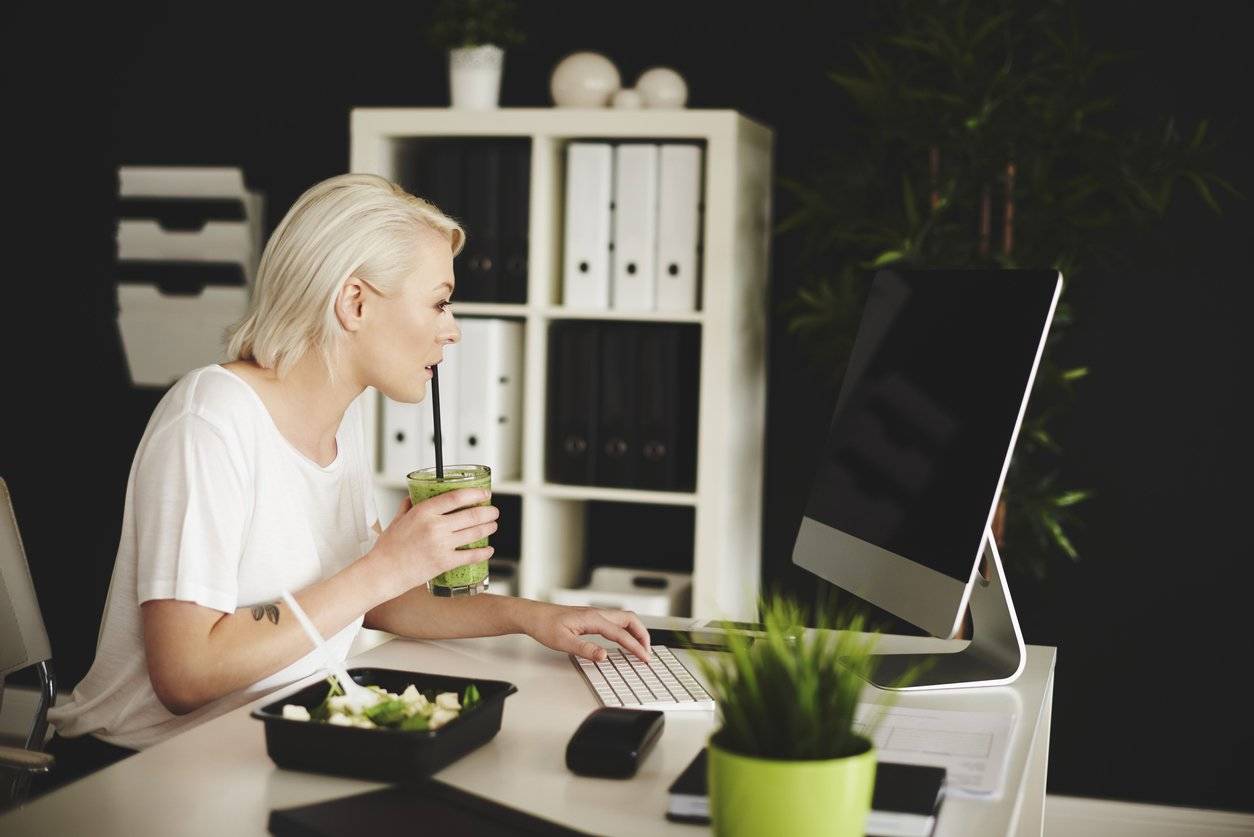 Je middagpauze skippen? Dat kost je 44.000 euro