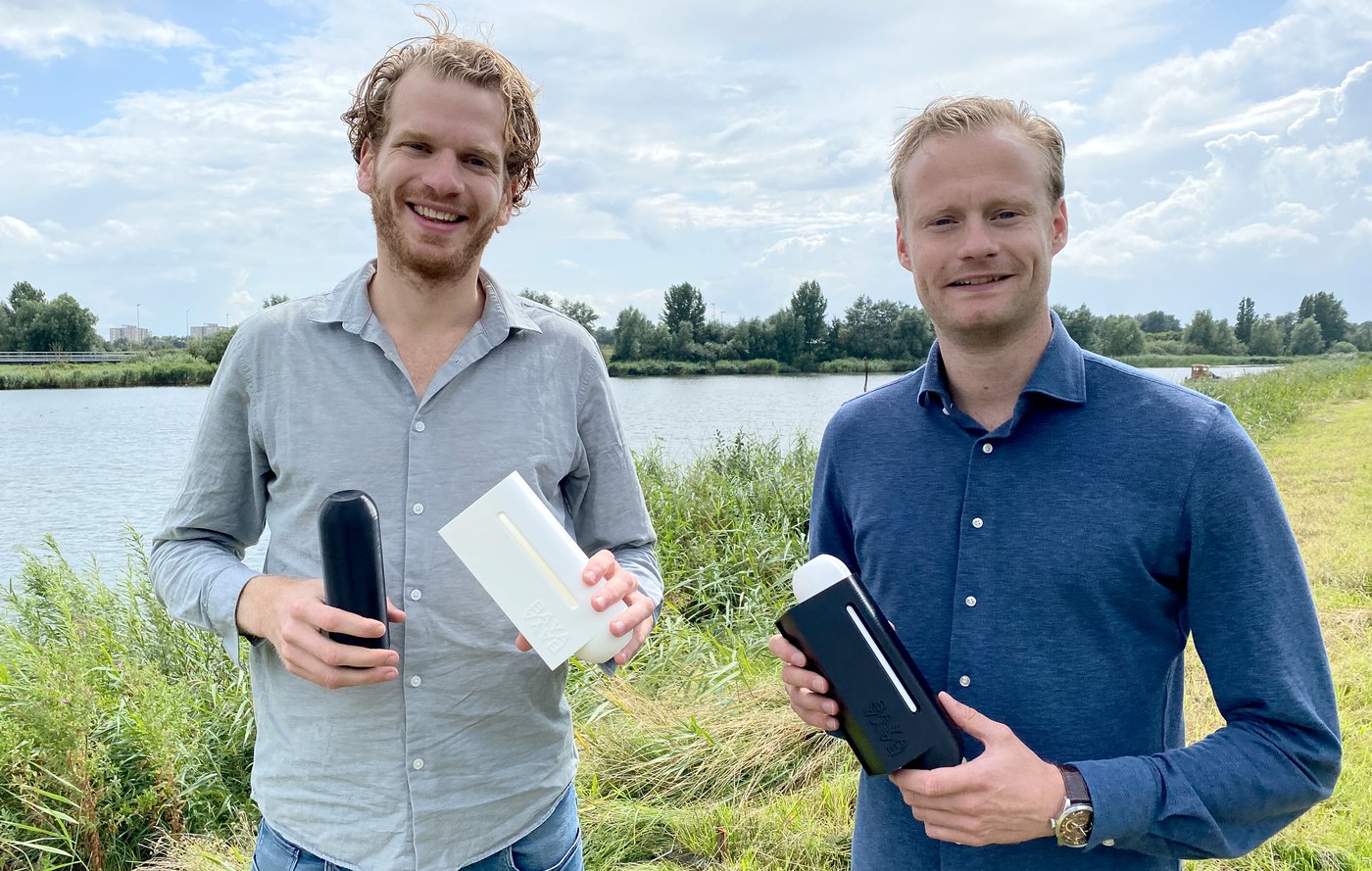 Nederlands ondernemersduo wil plastic shampooflessen uit de badkamer weren