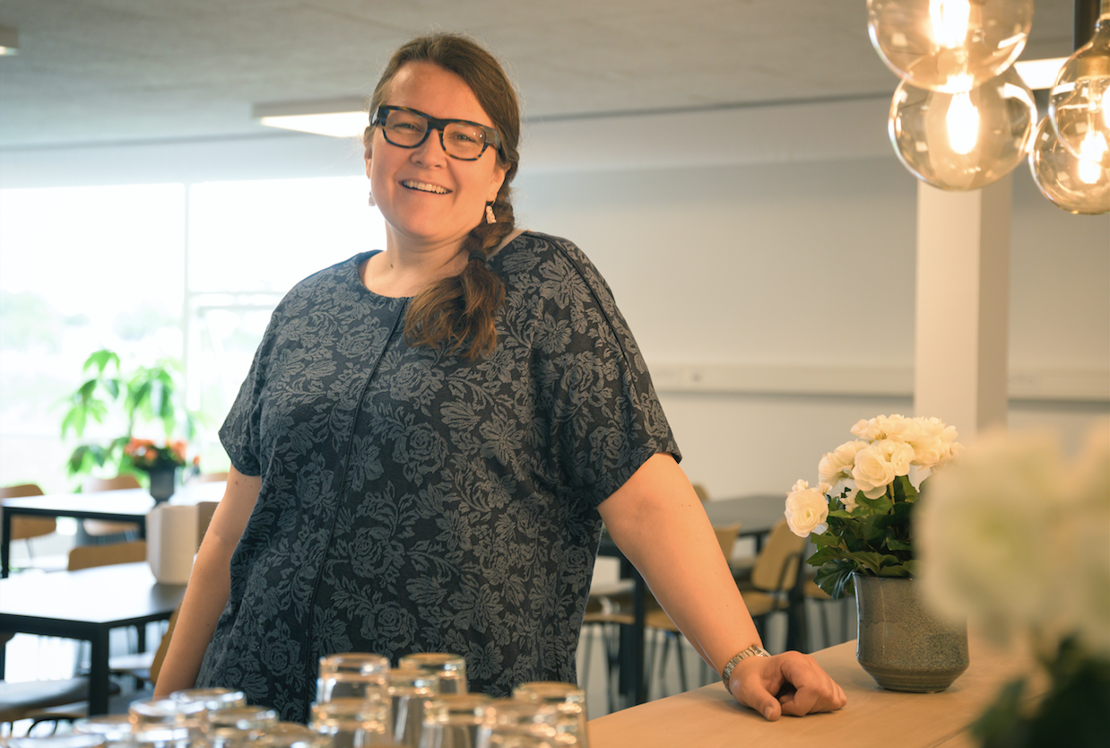 Je moeder meenemen naar je werk? In dit bedrijf hebben ze een kantoormama