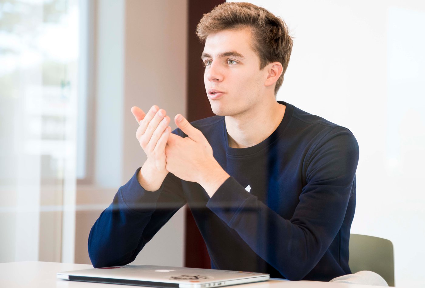 Vijf op een rij: een blik in het leven van Andreas De Neve