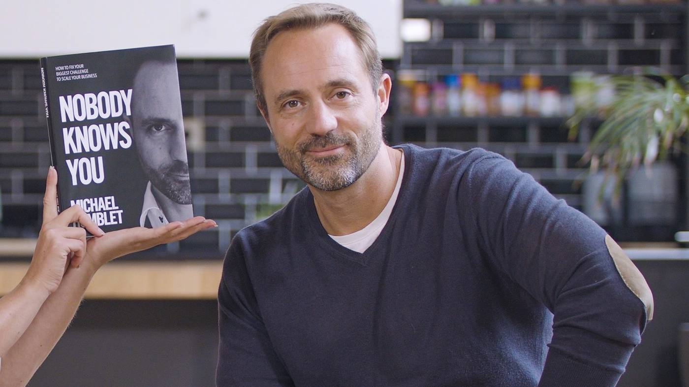 Waarom Michael Humblet van ondernemers echte thought leaders maakt: “Je eigen expertise delen met de wereld, werkt beter dan ‘koop nu’ schreeuwen”