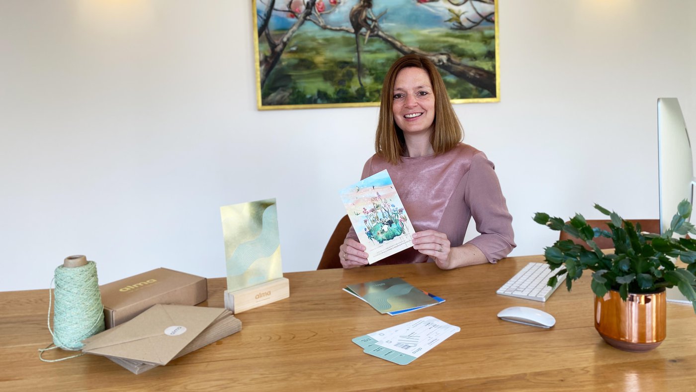 Wat Hello Fresh doet met eten, doet deze illustrator met kunstwerkjes: “Ik drop elke maand een portie geluk en positiviteit bij je thuis of op de werkvloer”