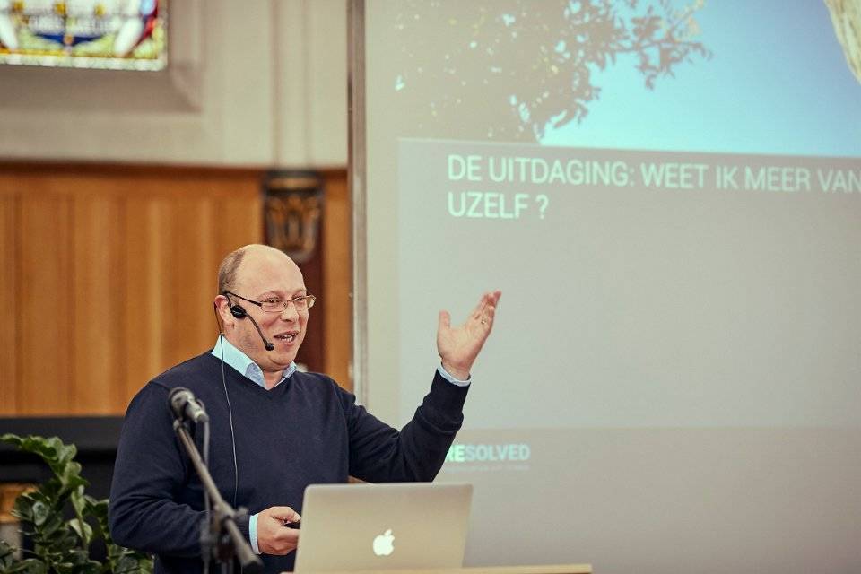 Een computer kan nu al accuraat inschatten of jij geschikt bent om promotie te maken. De impact van AI op HR onder de loep: